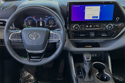 2023 Toyota Highlander Hybrid Platinum