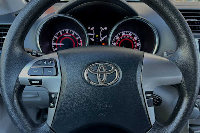 2013 Toyota Highlander PLUS