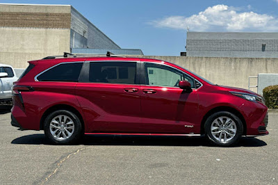 2021 Toyota Sienna LE