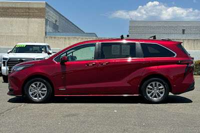 2021 Toyota Sienna LE