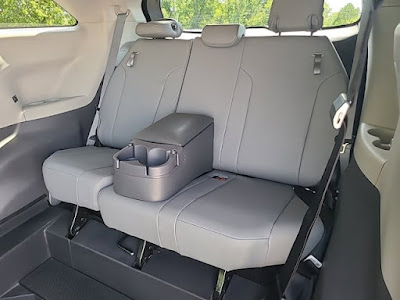 2021 Toyota Sienna XLE FWD