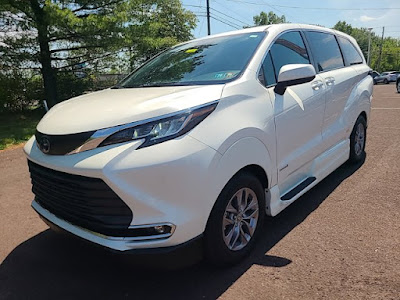 2021 Toyota Sienna XLE FWD