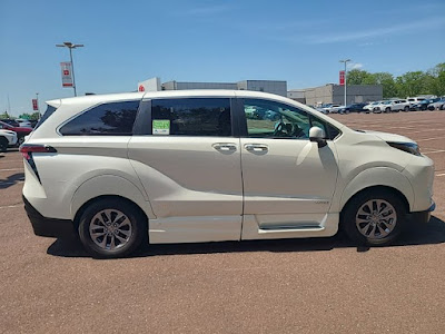 2021 Toyota Sienna XLE FWD