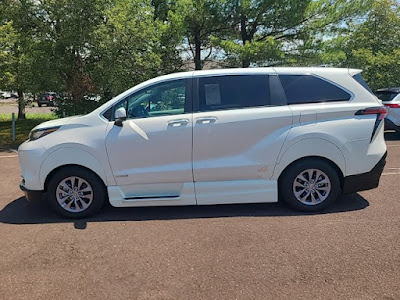 2021 Toyota Sienna XLE FWD