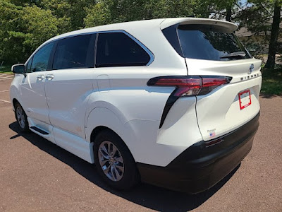 2021 Toyota Sienna XLE FWD