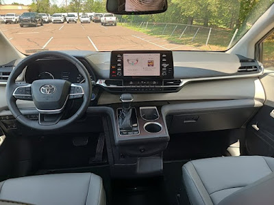 2021 Toyota Sienna XLE FWD