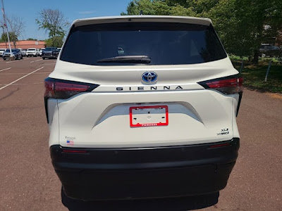 2021 Toyota Sienna XLE FWD