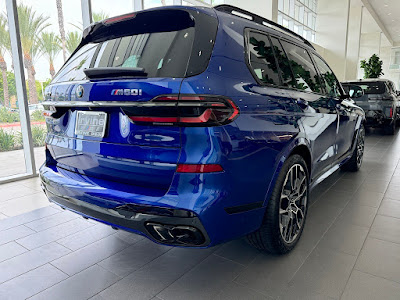 2025 BMW X7 M60i