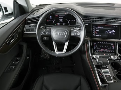 2023 Audi Q8 Premium Plus