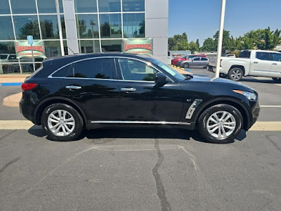 2017 INFINITI QX70