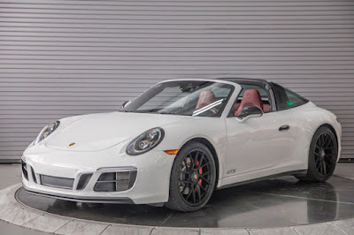 2019 Porsche 911 4 GTS