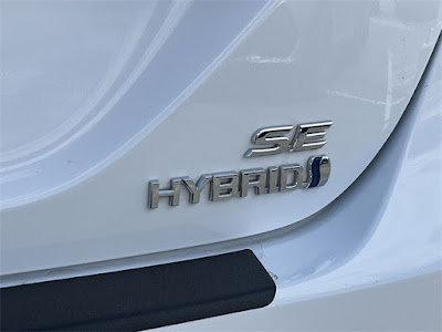 2022 Toyota Camry Hybrid SE