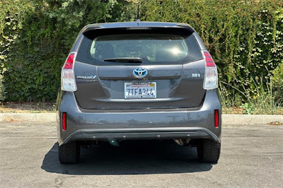 2016 Toyota Prius v Four