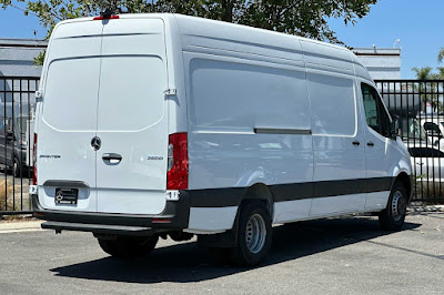 2024 Mercedes-Benz Sprinter 3500 Cargo 170 WB