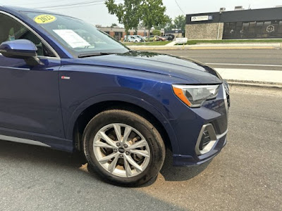 2022 Audi Q3 S line Premium