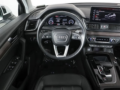 2022 Audi Q5 S line Premium Plus