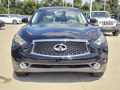 2017 INFINITI QX70 Base