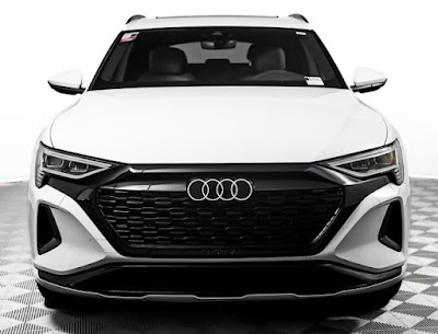 2024 Audi Q8 e-tron Premium