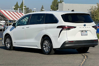 2021 Toyota Sienna LE