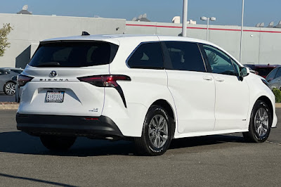 2021 Toyota Sienna LE