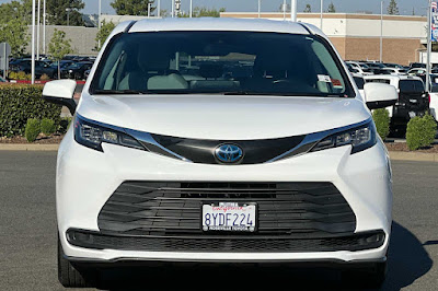 2021 Toyota Sienna LE