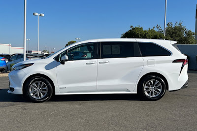 2021 Toyota Sienna LE