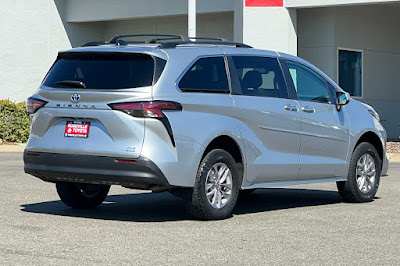 2022 Toyota Sienna XLE