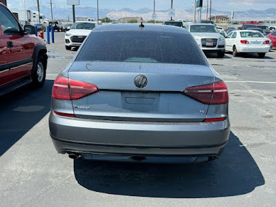 2017 Volkswagen Passat R-Line w/Comfort Pkg