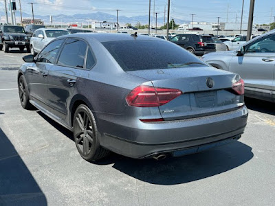 2017 Volkswagen Passat R-Line w/Comfort Pkg