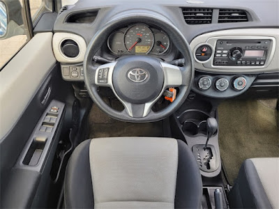 2013 Toyota Yaris LE