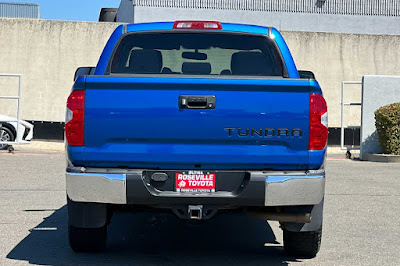 2016 Toyota Tundra SR5 CrewMax 5.7L V8 6-Spd AT