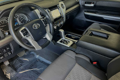 2016 Toyota Tundra SR5 CrewMax 5.7L V8 6-Spd AT