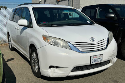 2016 Toyota Sienna LE