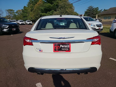 2011 Chrysler 200 Touring FWD