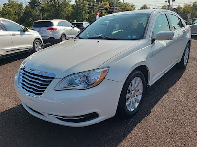 2011 Chrysler 200 Touring FWD