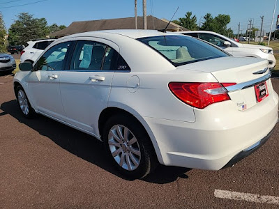 2011 Chrysler 200 Touring FWD