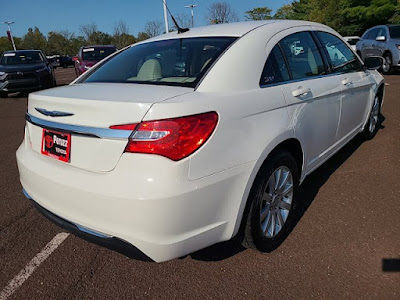 2011 Chrysler 200 Touring FWD