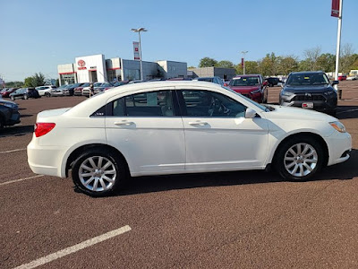 2011 Chrysler 200 Touring FWD