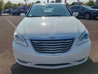 2011 Chrysler 200 Touring FWD