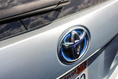 2012 Toyota Prius v Two