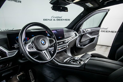 2023 BMW X7 M60i