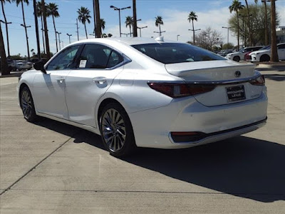 2025 Lexus ES 300h Luxury