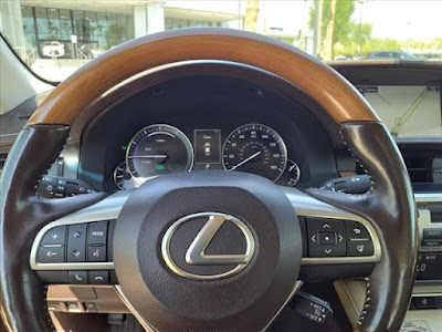 2016 Lexus ES 300h