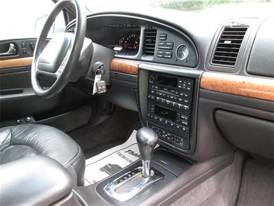 2002 Lincoln Continental Sedan